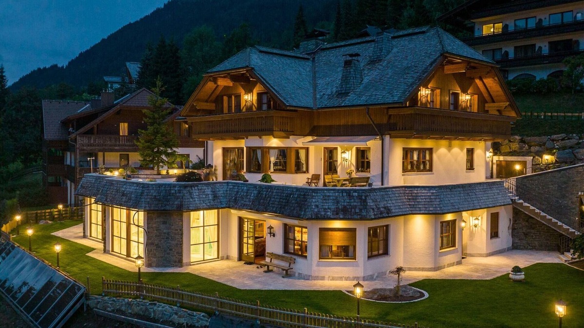 Untertschern Villa | Bad Kleinkirchheim Lush and Spacious Villa with Indoor Pool and Wellness - Seven Bedroom Villa