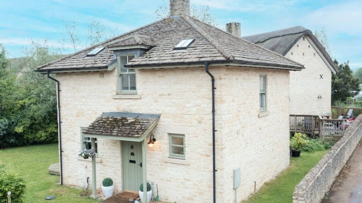 Cirencester Cottage | Badgers Lodge - MV37 - Lakeside Spa Property