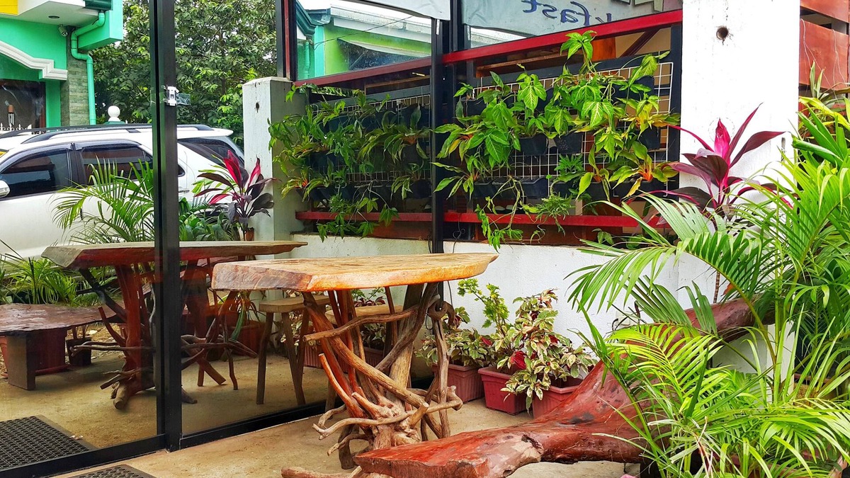 Puerto Princesa City Centre House | bahay ni ate bed and breakfast budget accomodation