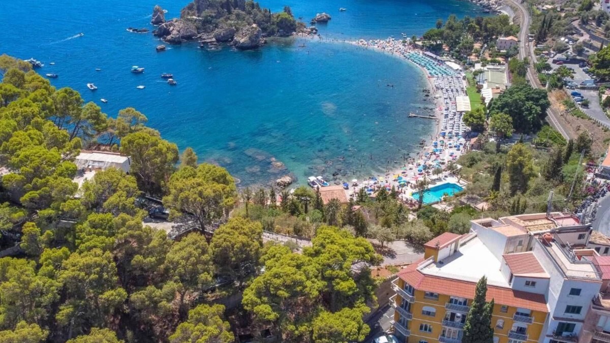 Mazzaro Apartment | Baia Amuri, bright apartment with dream terrace with breathtaking view