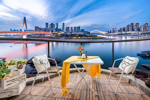 Yuzhong Apartment | Baihong Riverview Drone Show Apartment-Hongya Cave