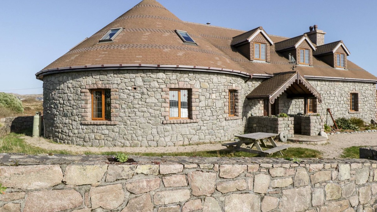 Wild Atlantic Way Cottage | BAILE NA CILLE, pet friendly in Lettermullen, County Galway