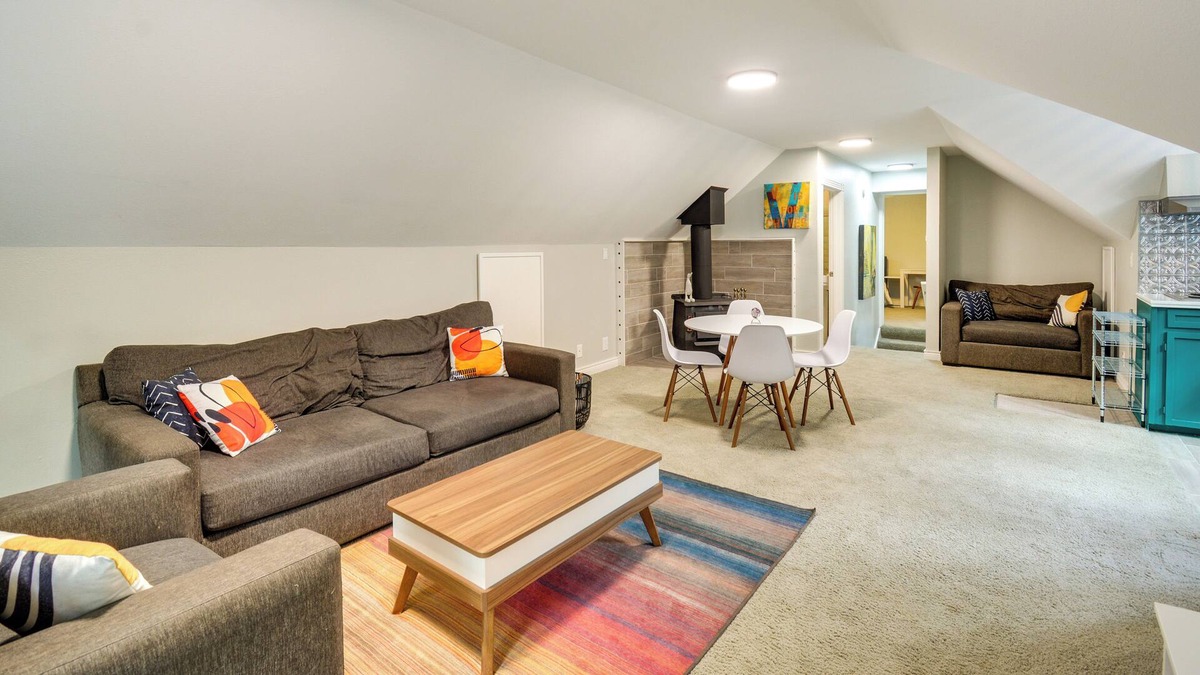 Rollingbay Apartment | Bainbridge Island Rental: Half-Mi to Beach!
