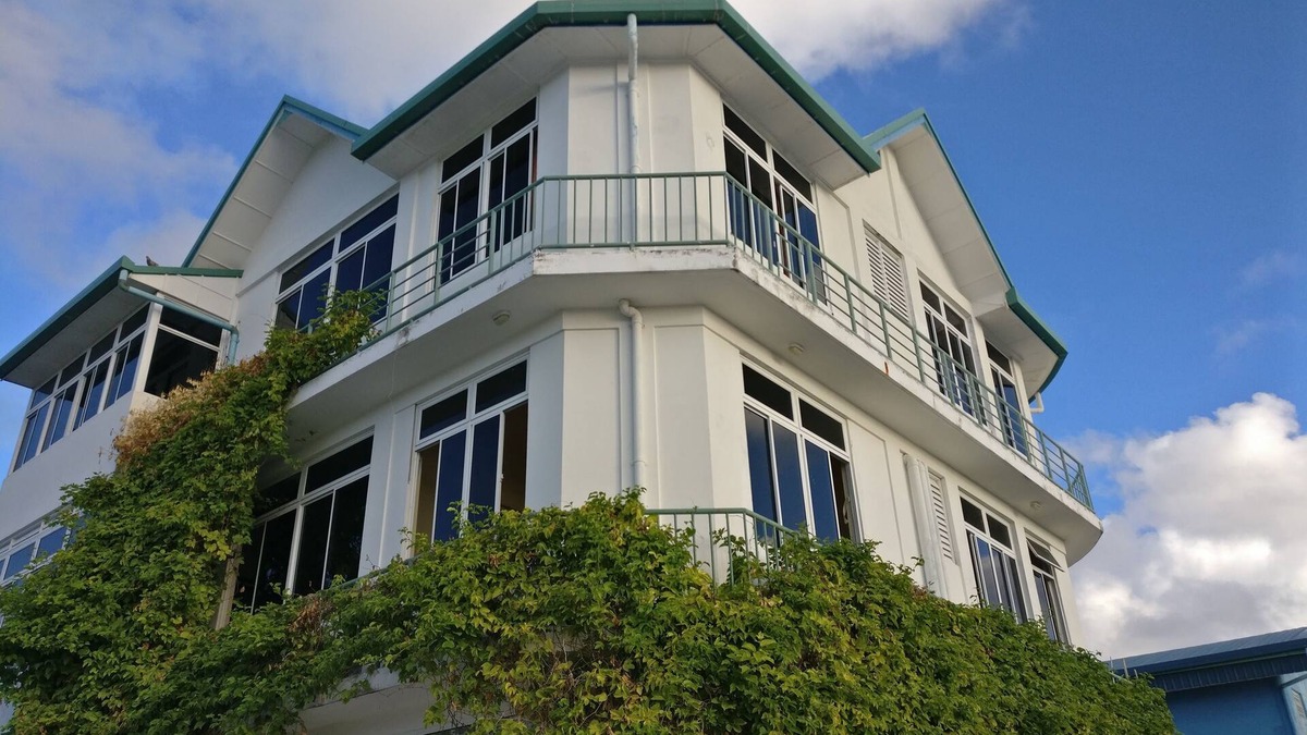 Dhaandhoo House | Baivaru Guesthouse Services