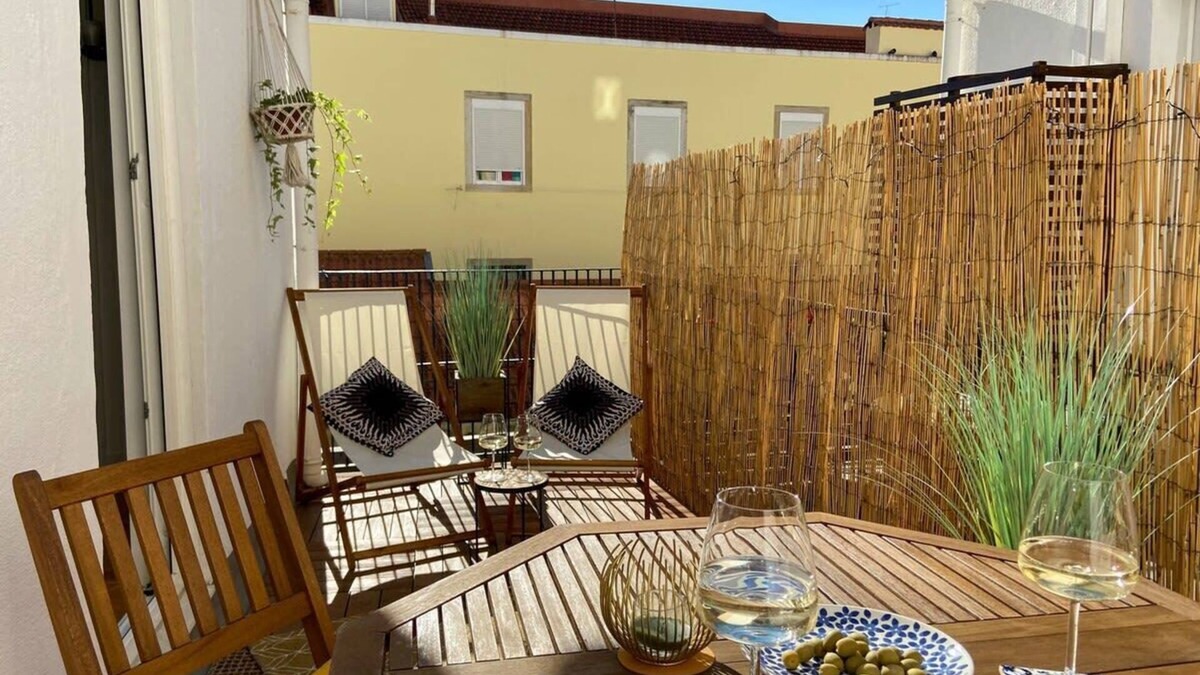 Mouraria Apartment | Baixa & Alfama at your Doorstep, Terrace & Air/Con