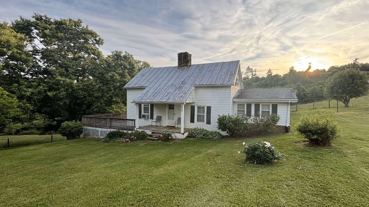 Crumpler Other | Baker's Farmhouse -Your charming & cozy get-a-way in the country with AC & WiFi!
