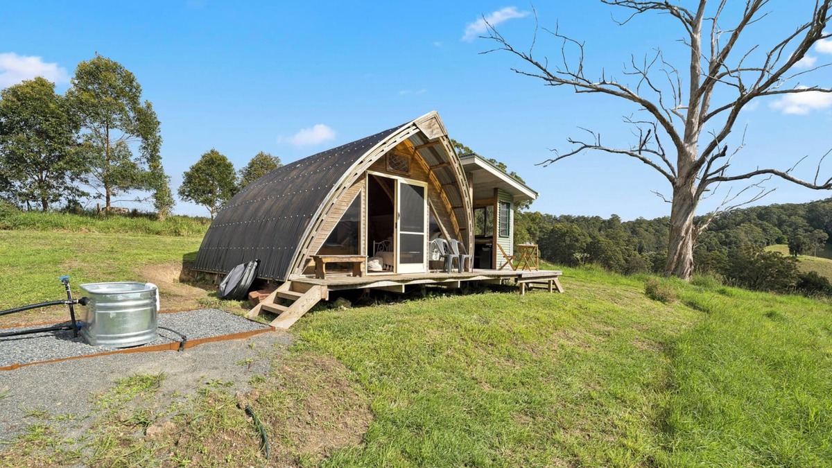 Valery Cabin | Baker's Hut - Off-Grid, Fire Pit, Fire Bath, Cozy, Views, Sleeps 2-3