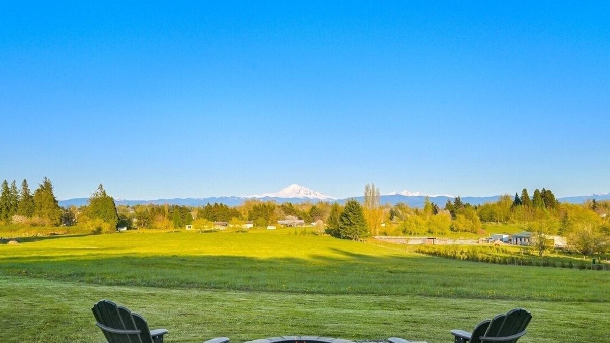 Ferndale House | BakerView Retreat 4-bedroom house in Ferndale