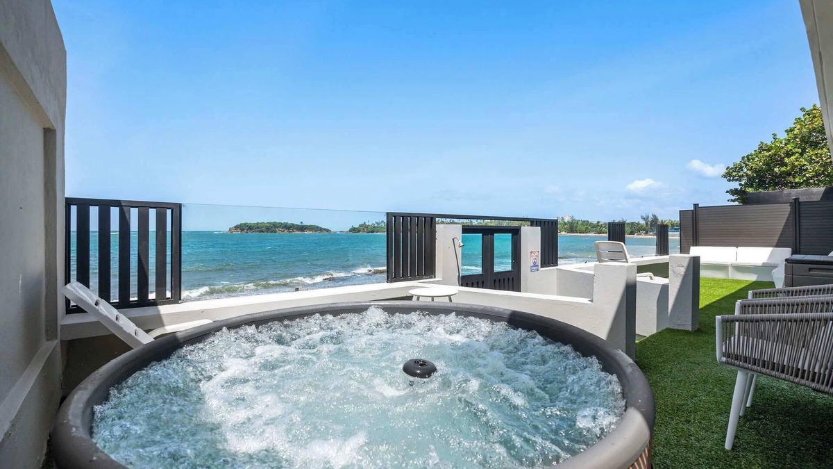 Cerro Gordo House | Balandras Beach House #4 | Beachfront w/Hot Tubs