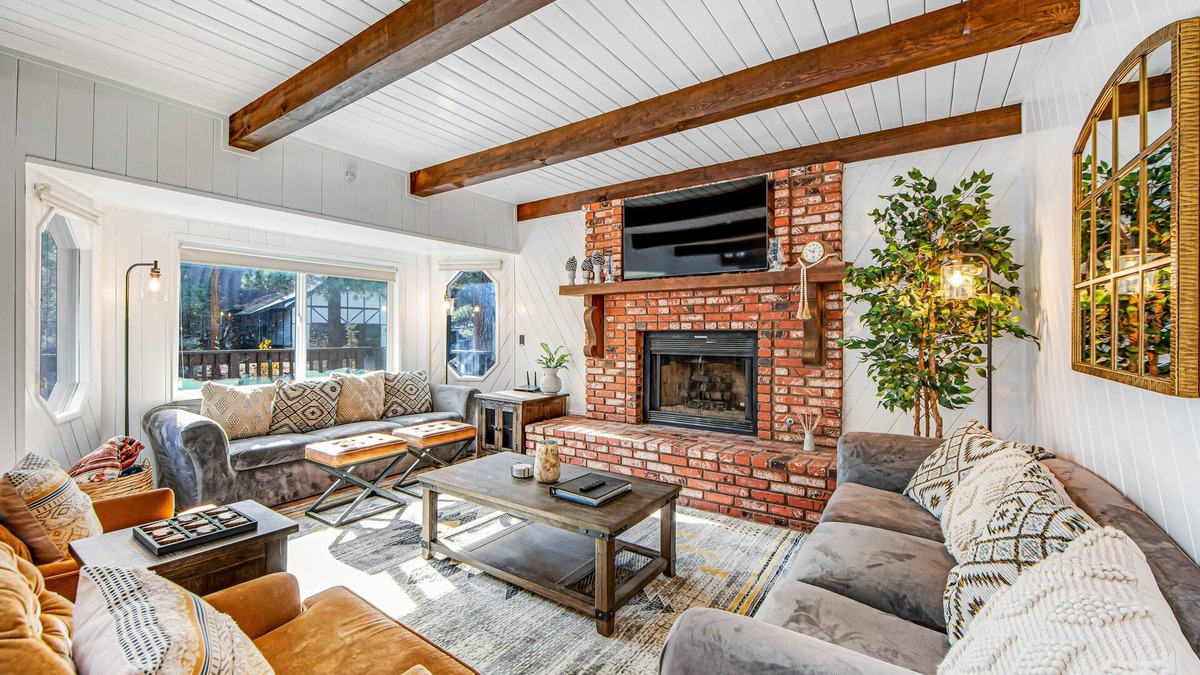 Fox Farm Cabin | Balboa at Big Bear – Stylish Cabin with Hot Tub, Game Loft & Private Sports Court