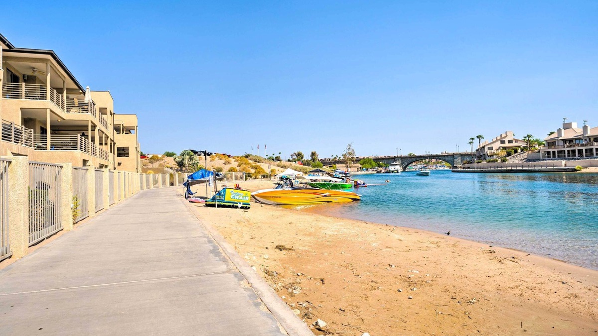 Lake Havasu City Condo | Balcony & Grill: Beachfront Lake Havasu City Condo