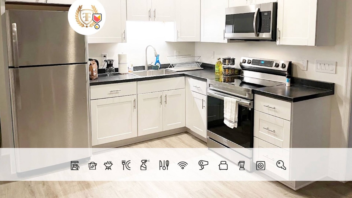 Warrenton Villa | Baldwin Cottage: king bed, office, bath, projector, Fast Wi-Fi