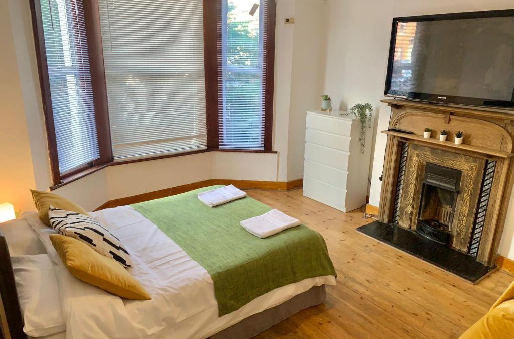 Balham House | Balham, South London Spacious Guest House 1, 6 rooms available