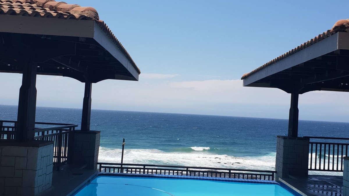 Umhlali Apartment | Bali Hai Beach and Sea Views. Beachfront infinity pool overlooking the ocean.