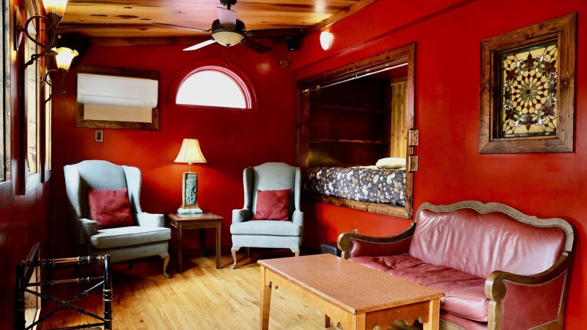 Stanardsville Apartment | Bali Suite at the White Lotus