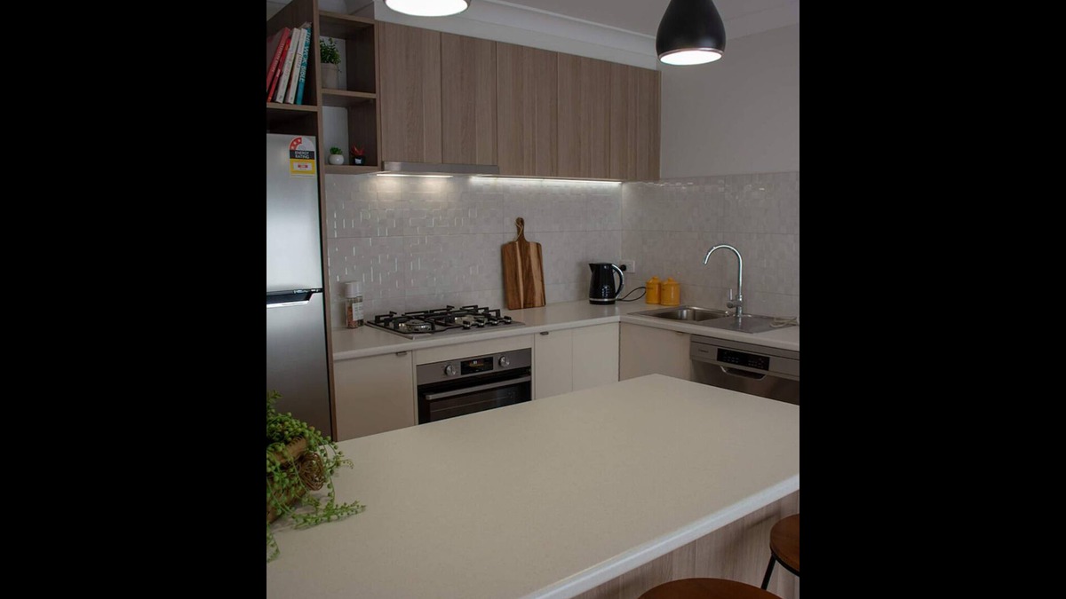 Ballarat House | Ballarat Central 2 Bd Townhouse. 5 mins Hospitals CBD Lake Cafes. Wifi Netflix.