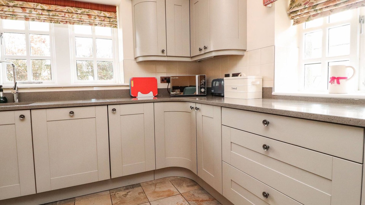 Dolphinholme Cottage | BALLOO, pet friendly, with a garden in Lancaster