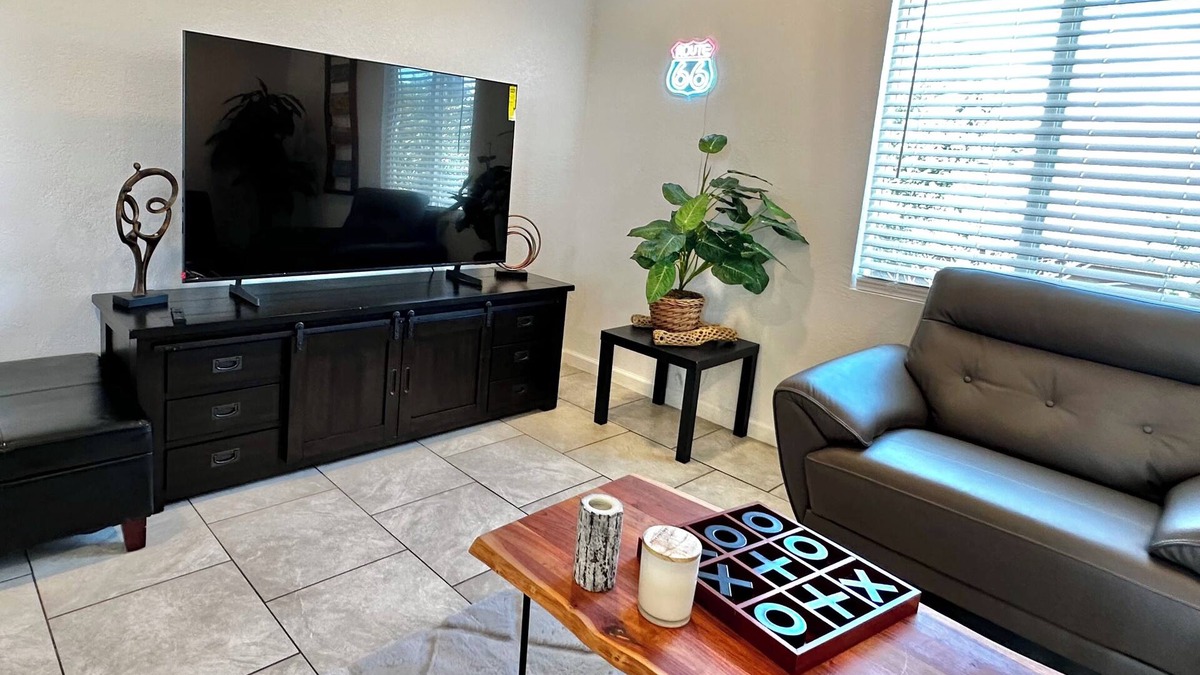 La Mesa Apartment | BALLOON FESTIVAL experience ABQ in style newly renovated 2BD/1BA apartment
