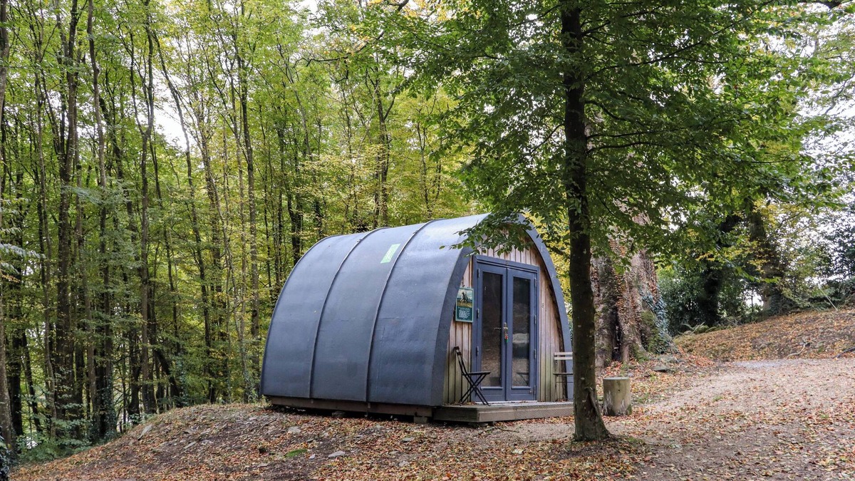 Barranisky Cottage | BALLYBEG POD 2, romantic, with hot tub in Tinahely, County Wicklow