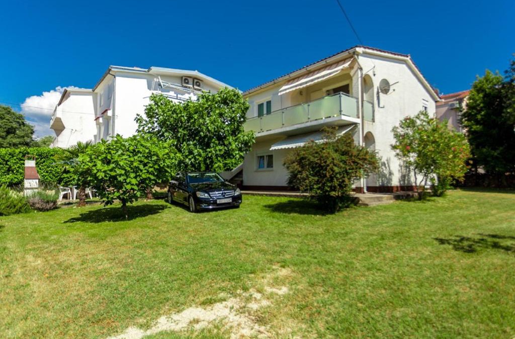 Milcetici Apartment | Balmy Apartment in Malinska near Sea
