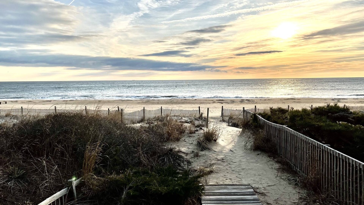Bethany Beach House | Balmy Waves Sur Mer - Atlantic Watergate Oceanfront