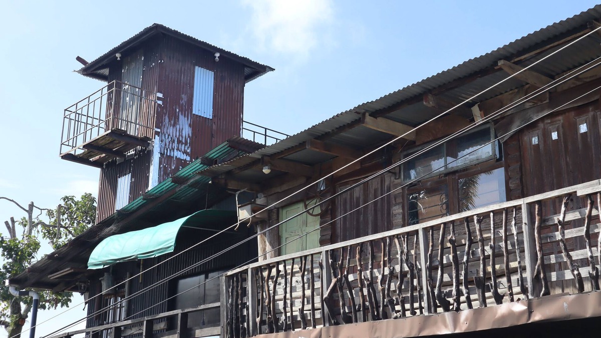 Jayaque House | Balsa Café