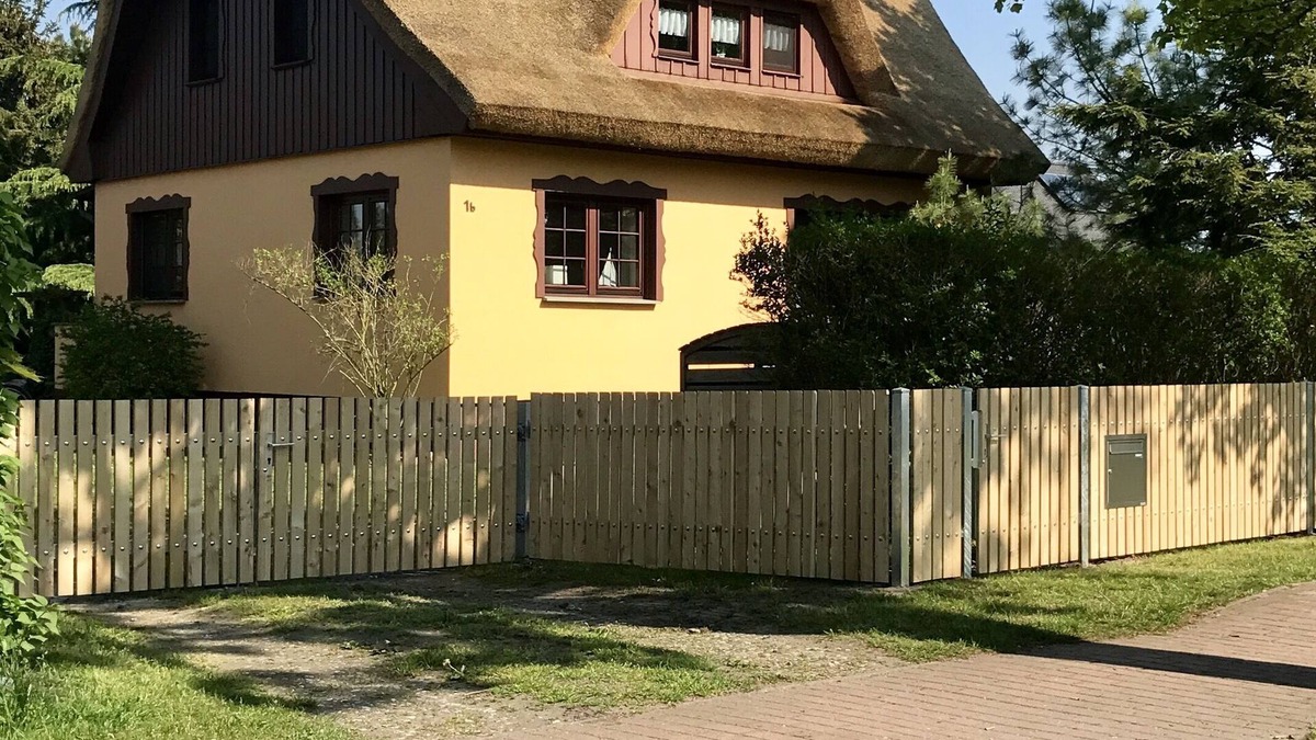 Wieck auf dem Darss House | Baltic Sea, large country house with thatched roof, 6 pers., quiet location, family-friendly