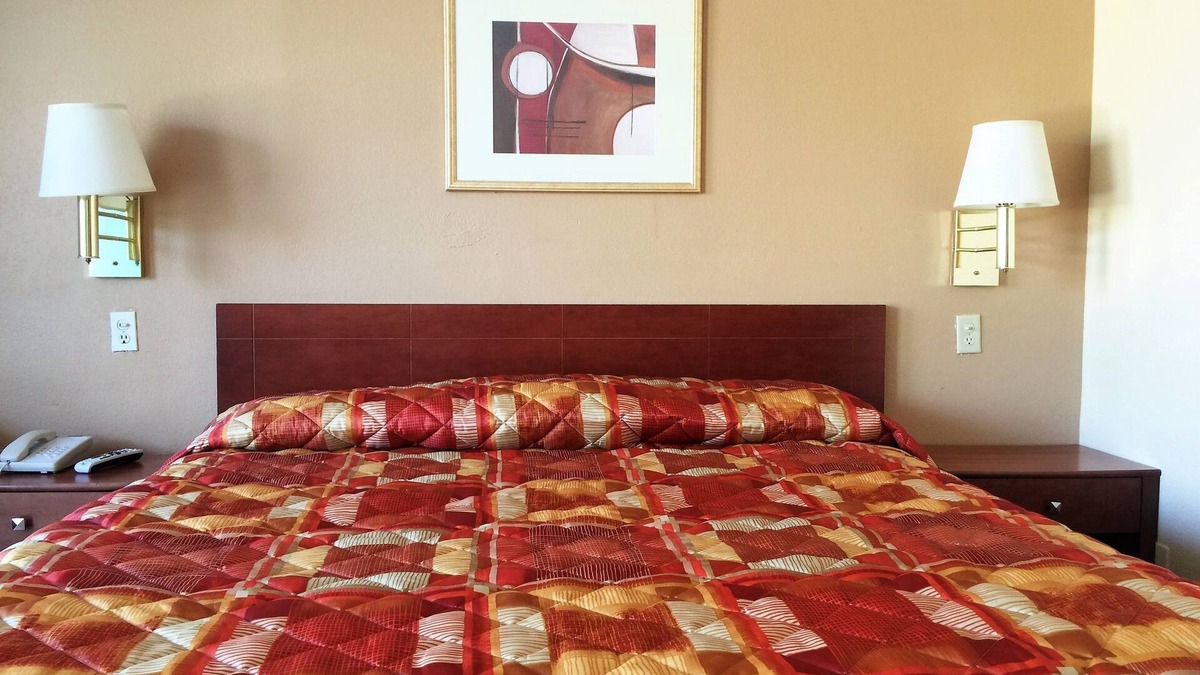 Huntsville Hotel | Bama Inn