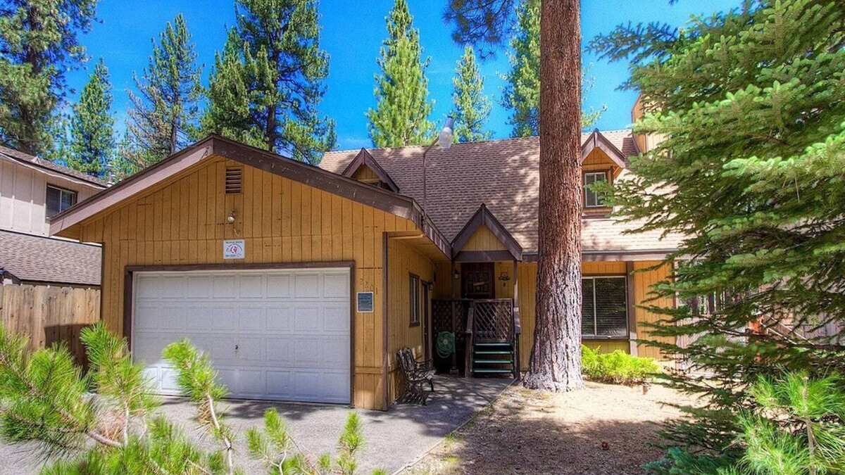 Y Area House | Bambi's Buck House - Moderately Priced w/Pool Table, BBQ, FP. Walk to Restaurants (CYH1201)