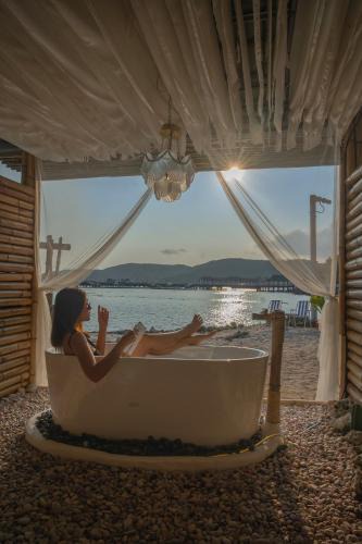 Haad Sang Wan Hotel | Bamboo Beachfront Koh Larn Island