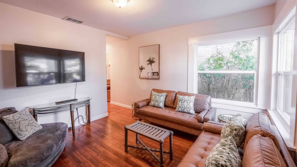 Grant Hill House | Bamboo House (Downtown, Convention Center) 3BR