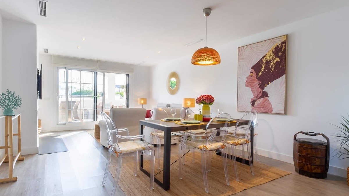 Puerto Banus Apartment | Banús, Villa Marina, Beachfront Complex!