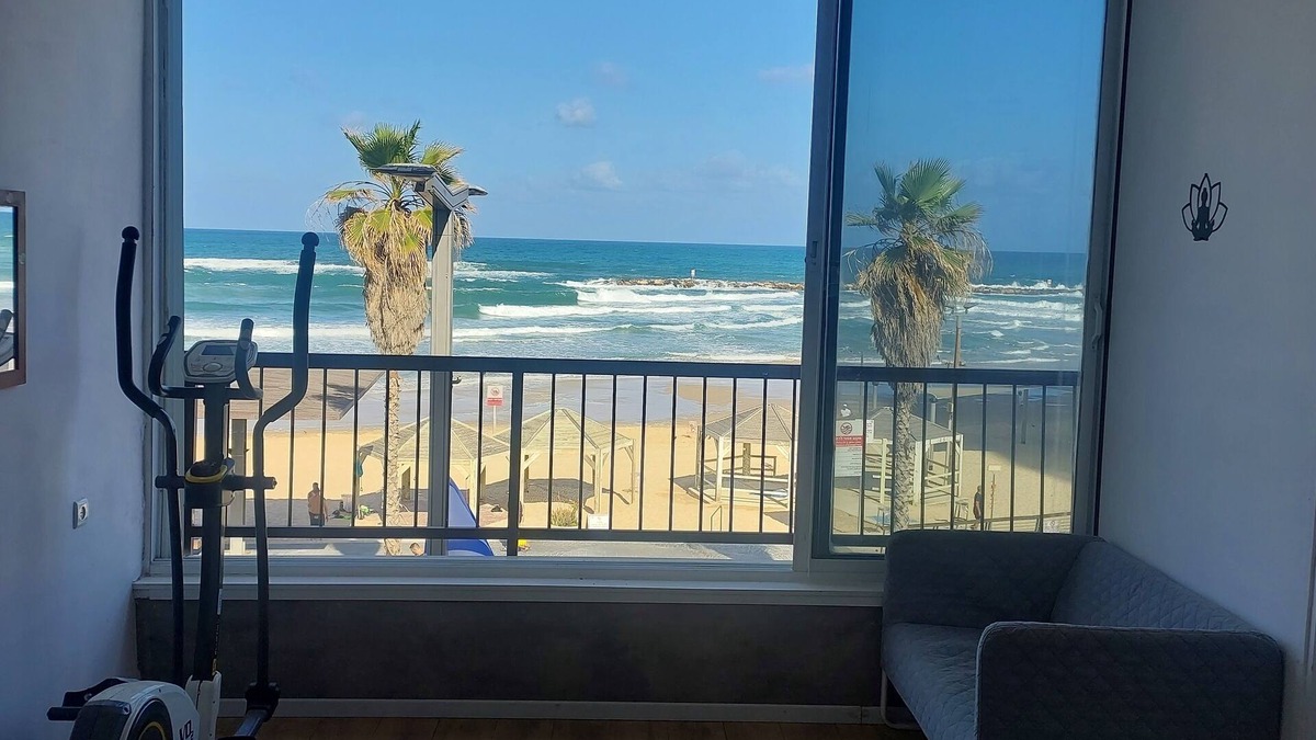 Kerem HaTeimanim Apartment | Banana beach front Aparthotel TLV, 3BR, AC, center