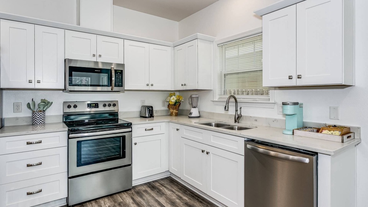 South Pensacola House | Banana Cream Pie - Beach, Family Park, Downtown Pensacola. Perfect location!