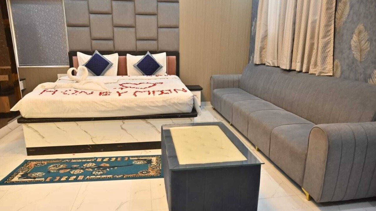 Lanka Hotel | Banarasi Kothi