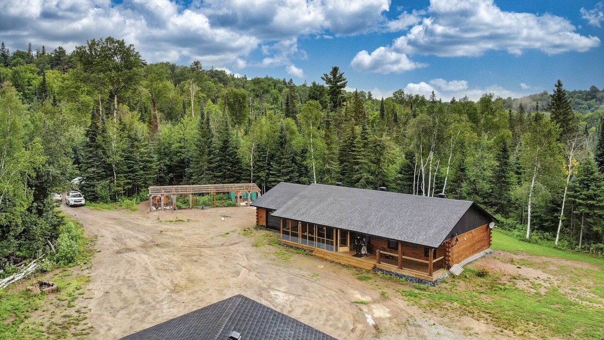 Hastings Highlands Cottage | Bancroft Log Cottage , 30 Acres Forest. Spring is here! Trails minutes away