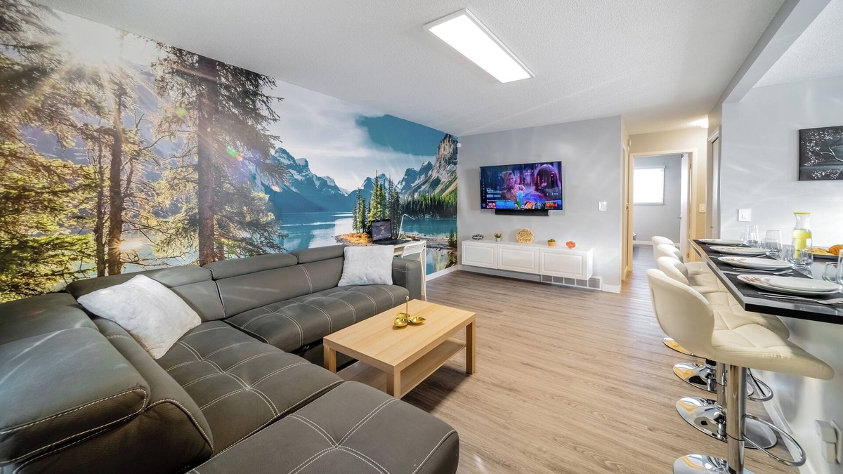 Winnipeg House | Banff-Themed King Size Retreat