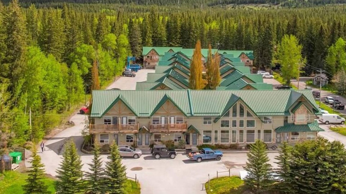 Harvie Heights House | Banff woods lodge
