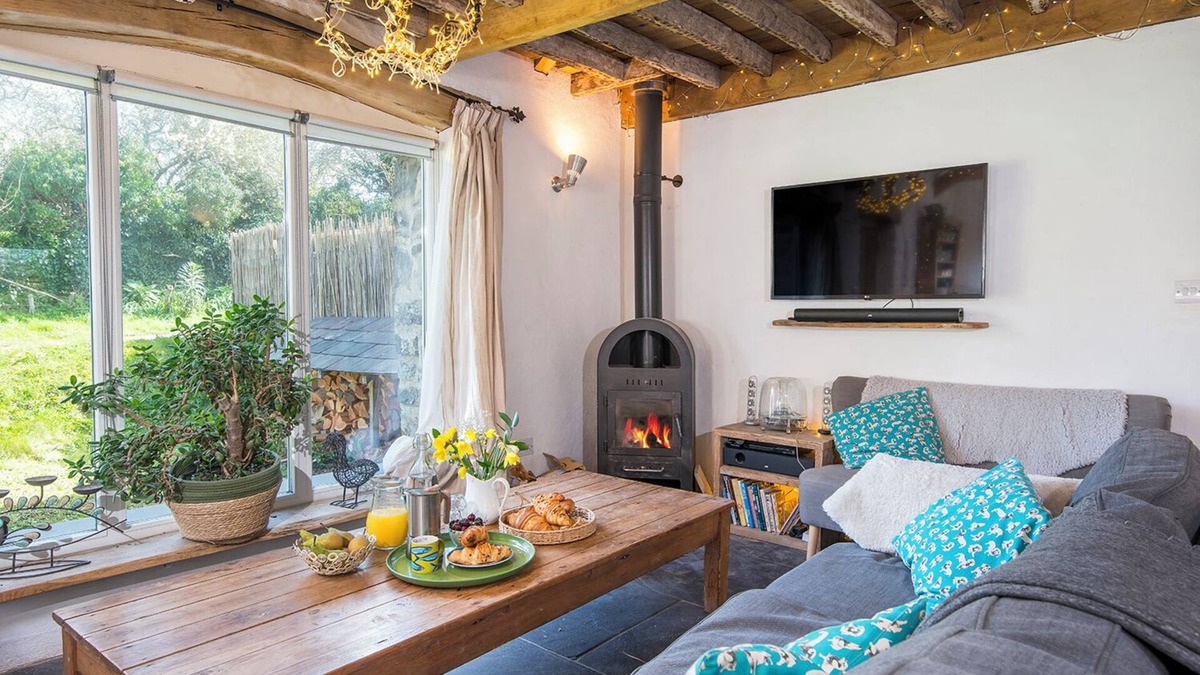 Angle House | Bangeston Barn, Holiday Home Angle, Sleeps 6, 3 bedrooms, bathrooms