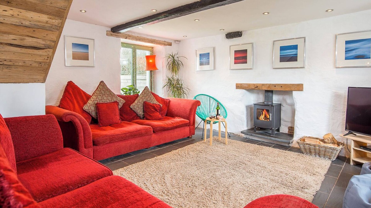 Angle House | Bangeston Farmhouse, Holiday Home Angle, Sleeps 11, 4 bedrooms, bathrooms