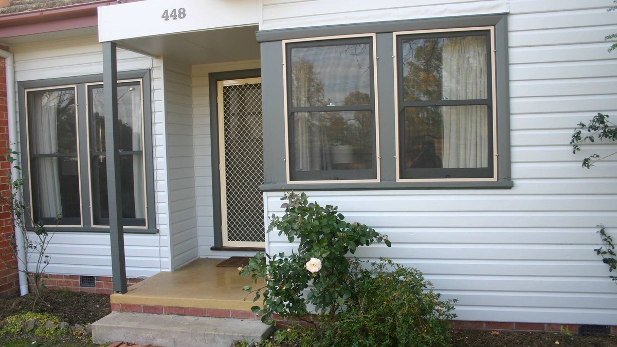 North Albury House | Banksia Cottage - An Old Charm Cottage that has been completely renovated