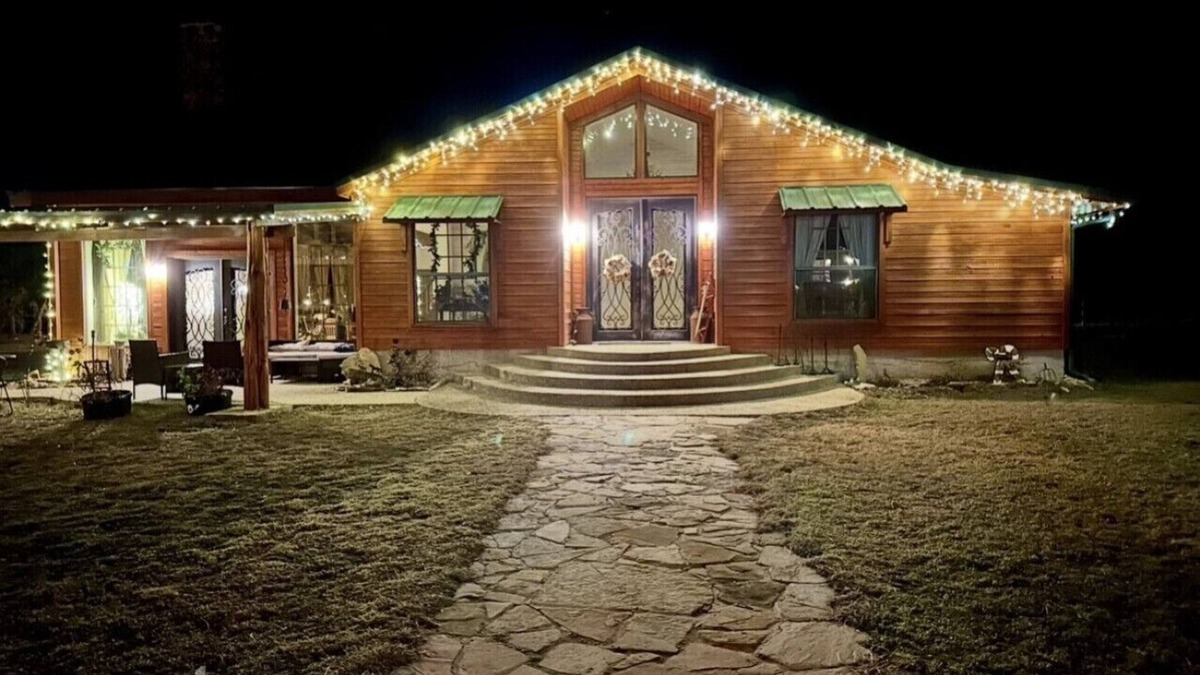 Forestburg Apartment | Banquet Hall & Pool: Expansive Forestburg Ranch!
