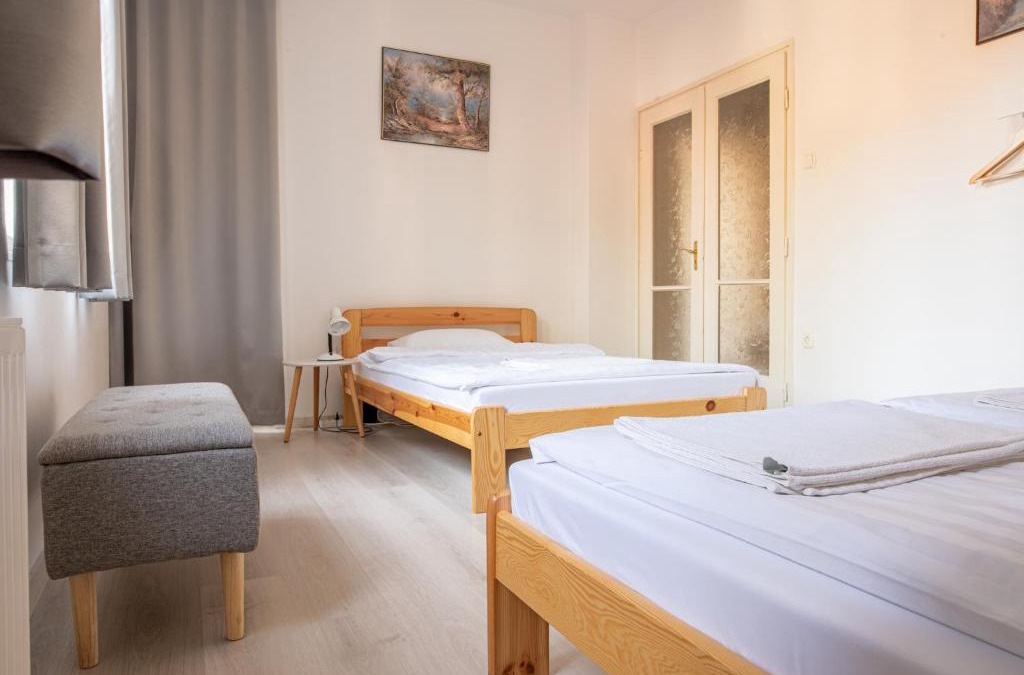 Szeged Apartment | Barát Vendégház - Cosy Guesthouse - Teljes ház privát udvarral - 4 szoba, 2 fürdő