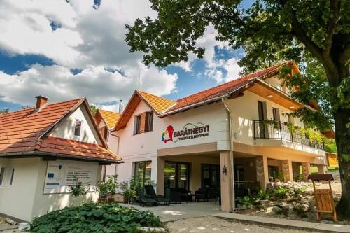 Hamor Bed & Breakfast | Baráthegyi Panzió és élménypark