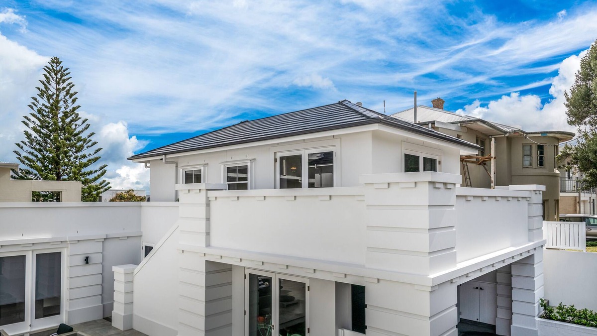 Bar Beach House | Bar Beach - unrivalled luxury apartment - beach views - 100m to sand
