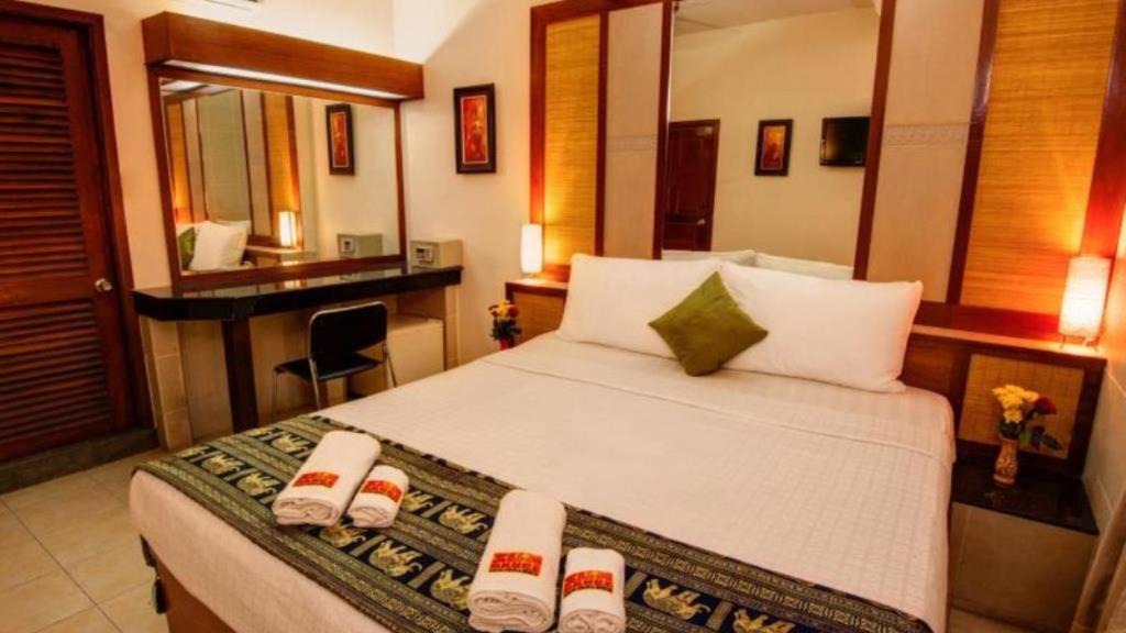 Daun Penh Hotel | Bar Oz Riverside Guesthouse