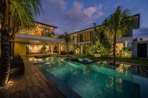 Umalas Villa | Barabuda - Impressive 6-Bedroom Villa with Jacuzzi and Slide!