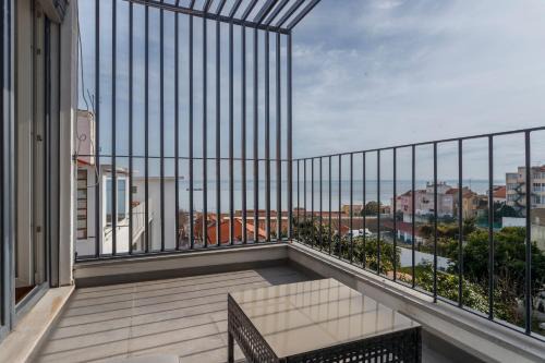 Santa Engracia Apartment | Barbadinhos Apartments in Lisbon Historic Neighborhood