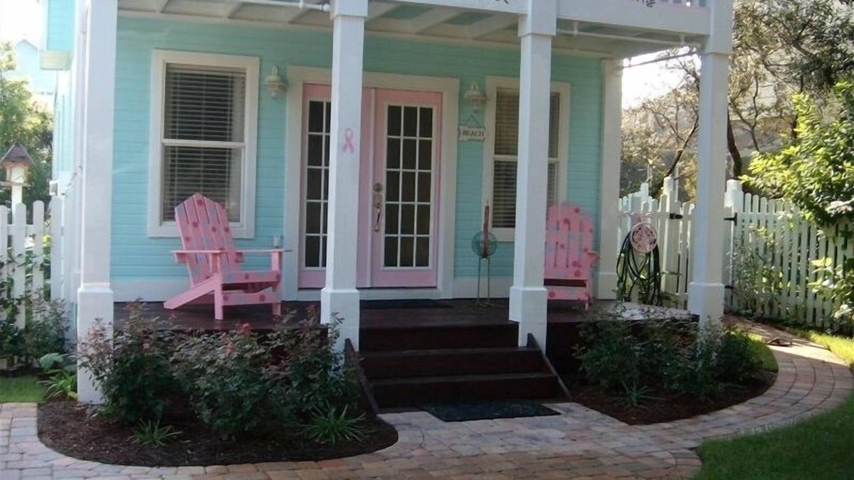 Seagrove Beach Cottage | 'Barbie's Beach House'.Perfect Cottage Steps from Beach heated pool