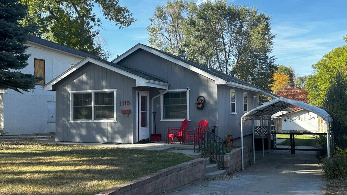 Central - Terry House | Barb’s Cozy Home with Office and Covered Parking!